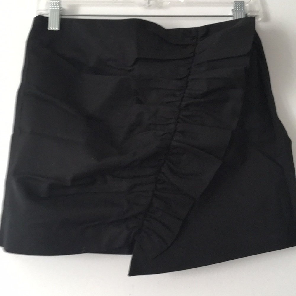 Zara Short black ruffle skirt